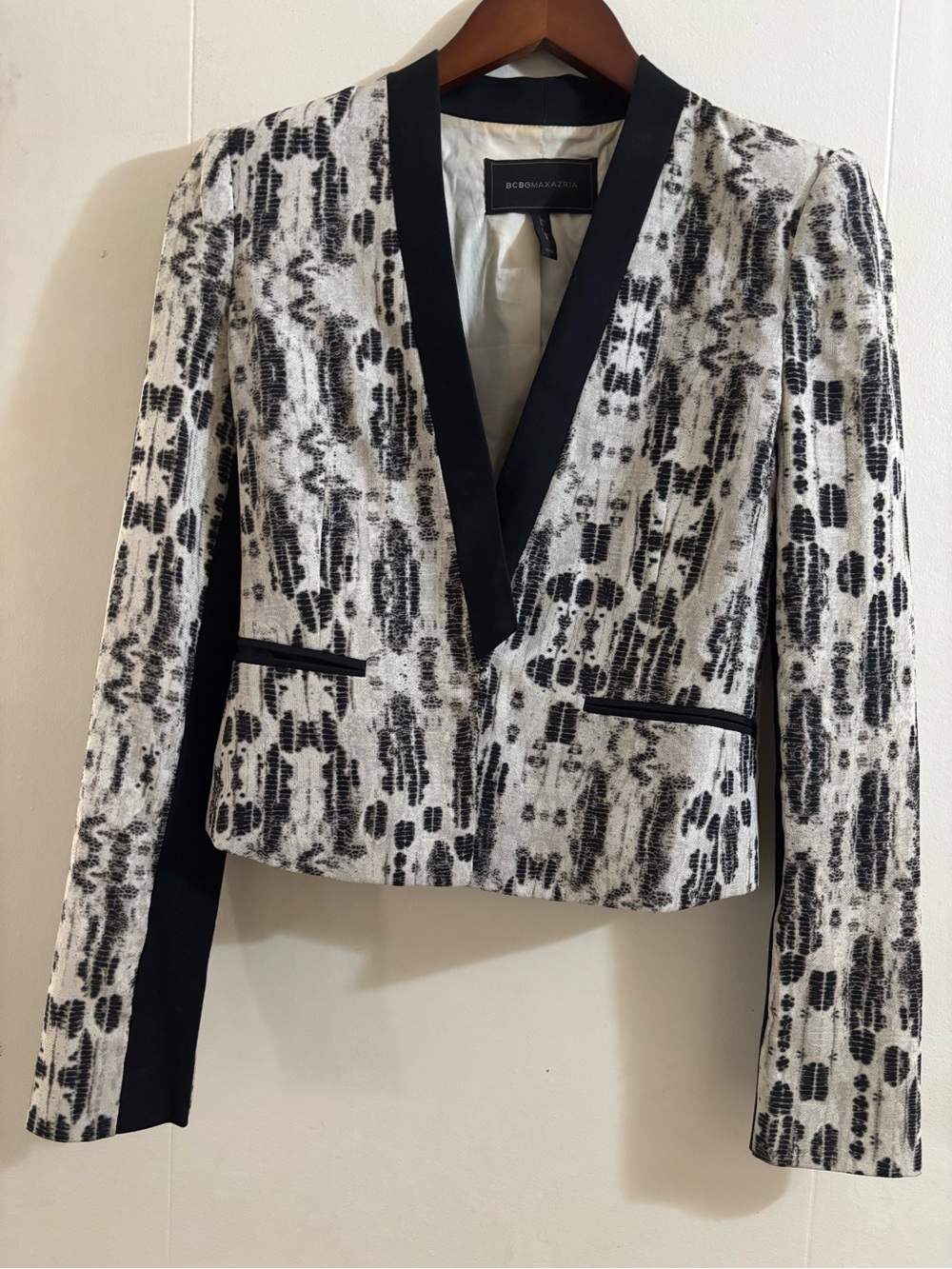 BCBGMaxAzria Black & White Patterned Open-Front Blazer